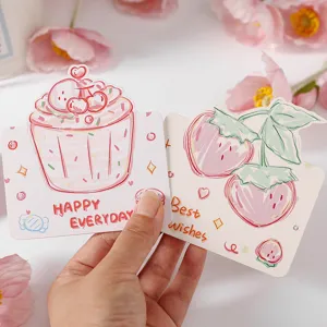 Gros plan de jolies cartes de vœux avec illustrations de cupcake et de pêche rose