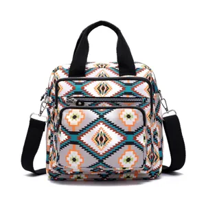 Mochila con estampado bohemio azteca y correa negra ajustable