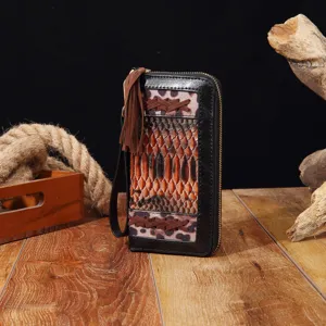 Detailansicht der Damen-Clutch im Boho-Stil mit Schlangen- und Leopardenmustern
