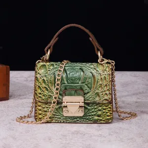 Bolso de mano vintage verde con patrón de cocodrilo para mujer con cadena y cierre dorado