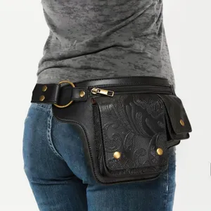 Riñonera vintage de cuero negro grabado con estilo motero y cinturón ajustable