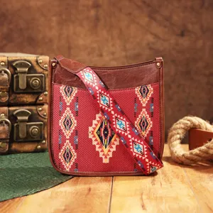 Bolso bandolera boho vintage con bordado étnico tribal y detalles de cuero sintético