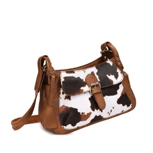 Vista detallada del bolso bandolera vintage estilo western con estampado de vaca marrón