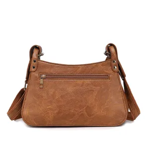 Bolso bandolera de piel sintética marrón vintage con bolsillo con cremallera y remaches