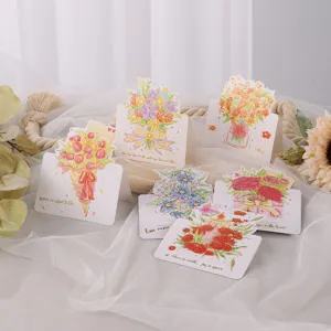 Vue détaillée de cartes de vœux florales dorées avec des citations inspirantes.