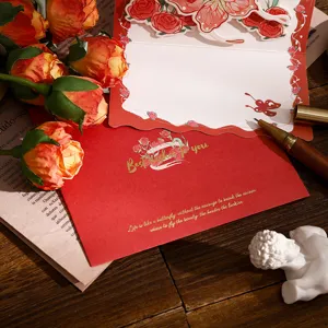Detailansicht der 3D-Rose Pop-up-Karte mit Goldfolie Umschlag und Schreibfeder