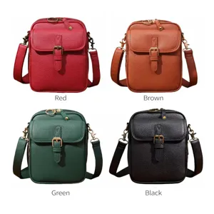 Colección de bolsos bandolera unisex en cuatro colores: rojo, marrón, verde y negro.