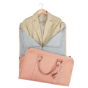 Bolsa de viaje grande de cuero PU rosa para ropa de mujer, plegada y desplegada.