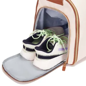 Vista detallada de la bolsa de viaje de cuero PU con compartimento para zapatos separado