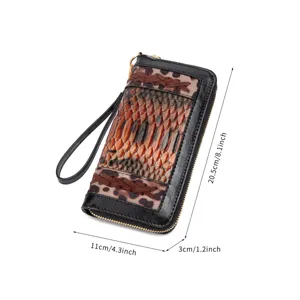 Detailansicht des geprägten Damen-Clutch-Portemonnaies mit Maßen