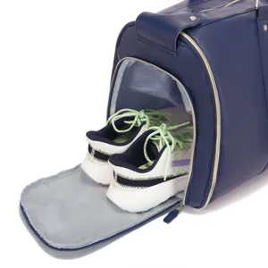 Vista detallada de la bolsa de viaje de cuero PU con compartimento para zapatos