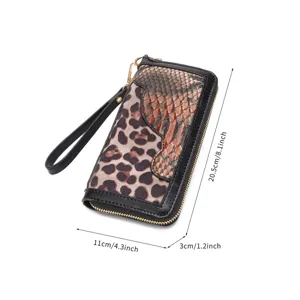 Detailansicht der Vintage-Clutch mit Leoparden- und Schlangenmuster und Maßen