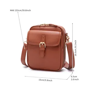 Vista detallada que muestra las dimensiones del bolso bandolera unisex de cuero marrón