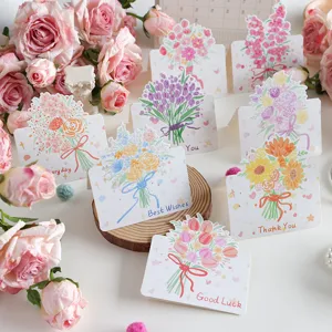 Vielfalt an handgemalten Blumen-Grußkarten mit englischen Wünschen für schöne Geschenke