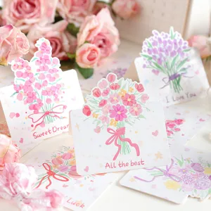 Detailansicht handgezeichneter Grußkarten mit eleganten Blumenstrauß-Illustrationen