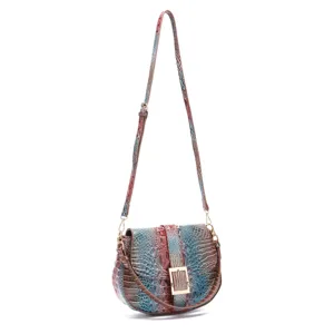 Vista completa de un bolso de mano vintage en piel con relieve de cocodrilo y hebilla.