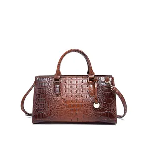 Elegante bolso de mano marrón con relieve de cocodrillo y correa de hombro ajustable