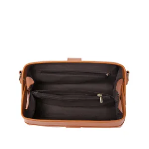 Vista detallada del interior de un bolso médico vintage de cuero PU con cremalleras.