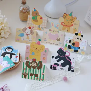Gedetailleerd overzicht van diverse kleurrijke vouwkaarten met cartoon dieren voor kinderen