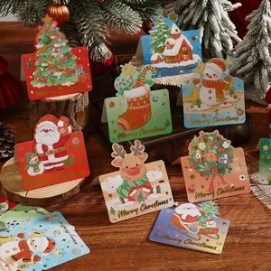 Detailansicht der weihnachtlichen Grußkarten mit Goldfolie, Weihnachtsmann und Rentier.