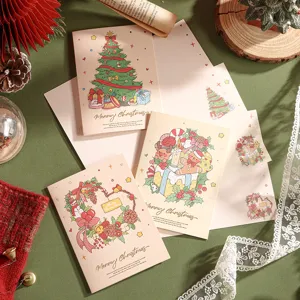 Vue détaillée de cartes de Noël à l'aquarelle avec élégant lettrage en feuille d'or