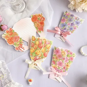 Gedetailleerd overzicht van 3D-boeketwenskaarten met elegante strikken en goudstempel
