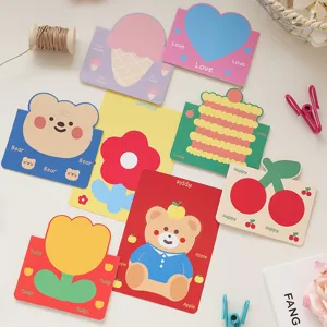 Colección de coloridas tarjetas de felicitación 3D con osos, frutas y flores.