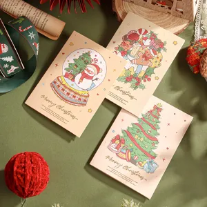 Détail de cartes de Noël à l'aquarelle avec dorure à l'or et illustrations festives