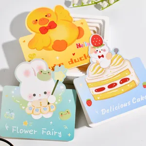 Set aus drei süßen gefalteten Cartoon-Botschaftskarten mit Ente, Hase und Kuchen.