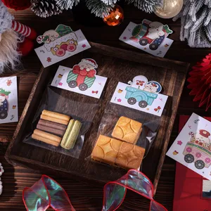 Étiquettes de Noël pour sachets de biscuits avec illustrations Père Noël et bonhomme de neige.