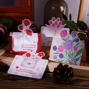 Exquisitas tarjetas de felicitación florales con tulipanes y rosas