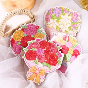 Sélection de cartes de vœux colorées en forme de bouquet de fleurs sur tulle blanc élégant