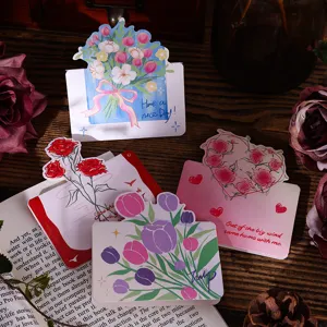 Tarjetas de felicitación florales plegables con diseños de ramos y tulipanes estilo crayón