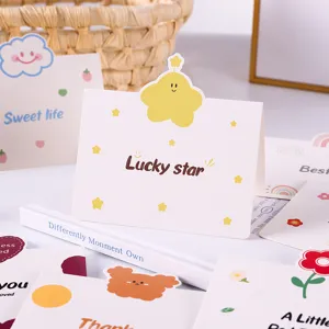 Vista detallada de lindas tarjetas de felicitación con temas de estrella de la suerte