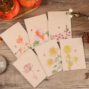 Detailansicht von chinesischen Vintage-Grußkarten mit floralen Tuschezeichnungen