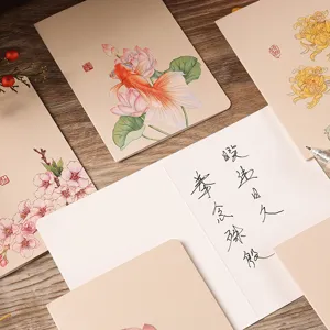 Detailansicht von chinesischen Grußkarten im Tuschestiel mit traditionellen Blumenmotiven
