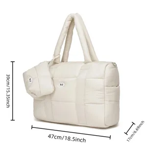 Maatdiagram voor witte gewatteerde puffer tote tas met afmetingen in cm en inches
