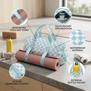 Dettaglio della borsa da yoga a scacchi con cinghia integrata e tasche multiple