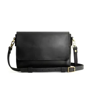 Bolso bandolera cuadrado de cuero negro minimalista vintage para mujer con herrajes dorados