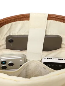 Detalle interior del maletín para portátil que muestra los compartimentos de red