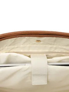 Vista detallada del compartimento interno para portátil y bolsillo con cremallera
