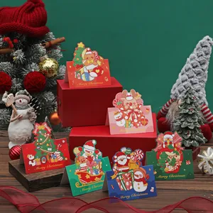 Set festlicher Vintage-Weihnachtskarten mit niedlichen Cartoon-Feiertagsfiguren.