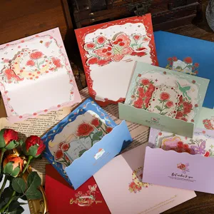 Detailansicht der 3D-Rosen-Grußkarten mit passenden Umschlägen im Vintage-Set