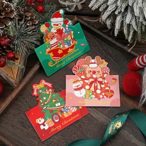 Set mit drei festlichen Weihnachtskarten mit Schneemann-, Rentier- und Baum-Motiven.