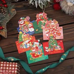 Eine detaillierte Anordnung bunter Weihnachts-Geschenkkarten mit festlichen Themen