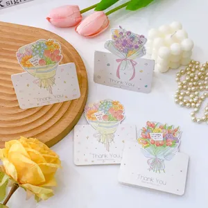 Nahaufnahme verschiedener Grußkarten mit Blumenstrauß-Motiv und 'Thank You' Text