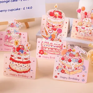 Detailaufnahme von 3D-Geburtstagskarten mit Aquarell-Kuchen-Designs und Klappeffekt.