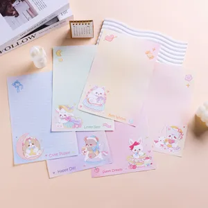 Dettaglio di carta da lettere con simpatici animali cartoon e righe pastello