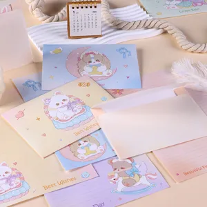 Dettaglio di carta da lettere e buste con cartoni animati carini e testo Best Wishes