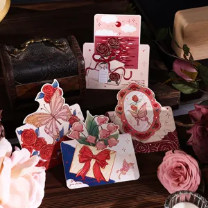 Detail von Vintage-Blumen-Grußkarten mit Rosen- und Schmetterlingsmotiven für Valentinstag.